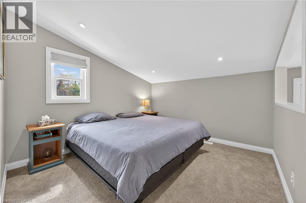 22 KING Avenue - 22