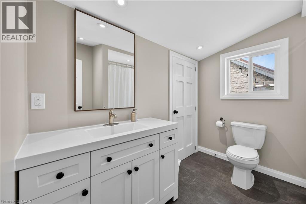 22 KING Avenue - 25