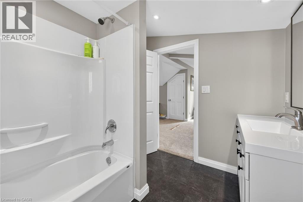 22 KING Avenue - Image 26