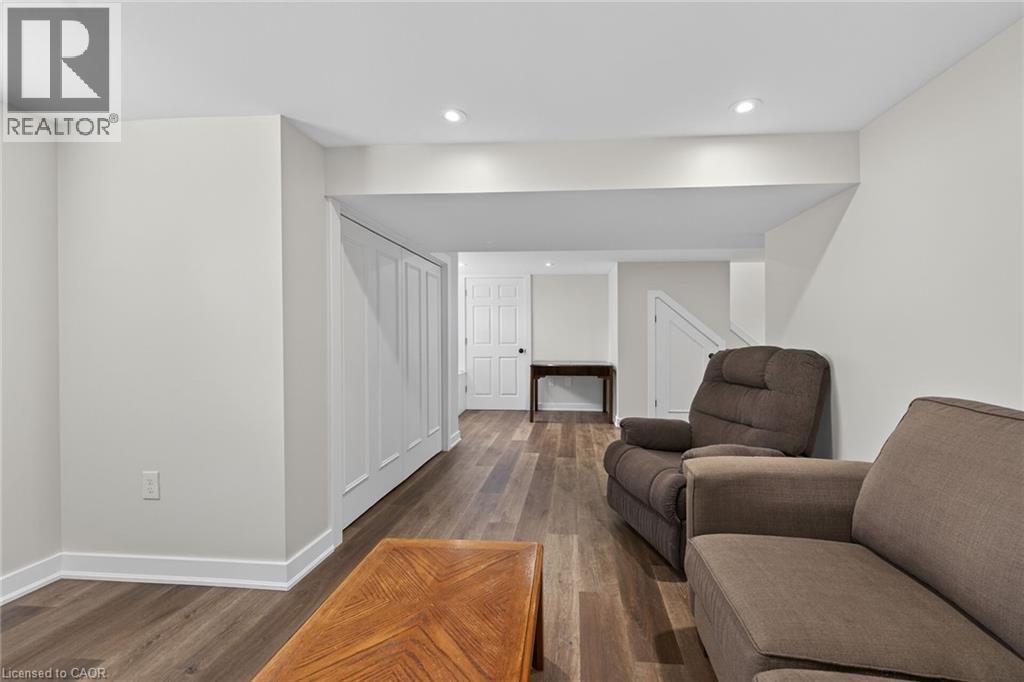 22 KING Avenue - 32