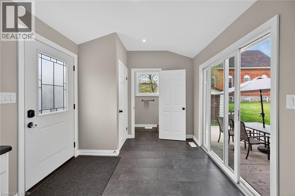 22 KING Avenue - 6