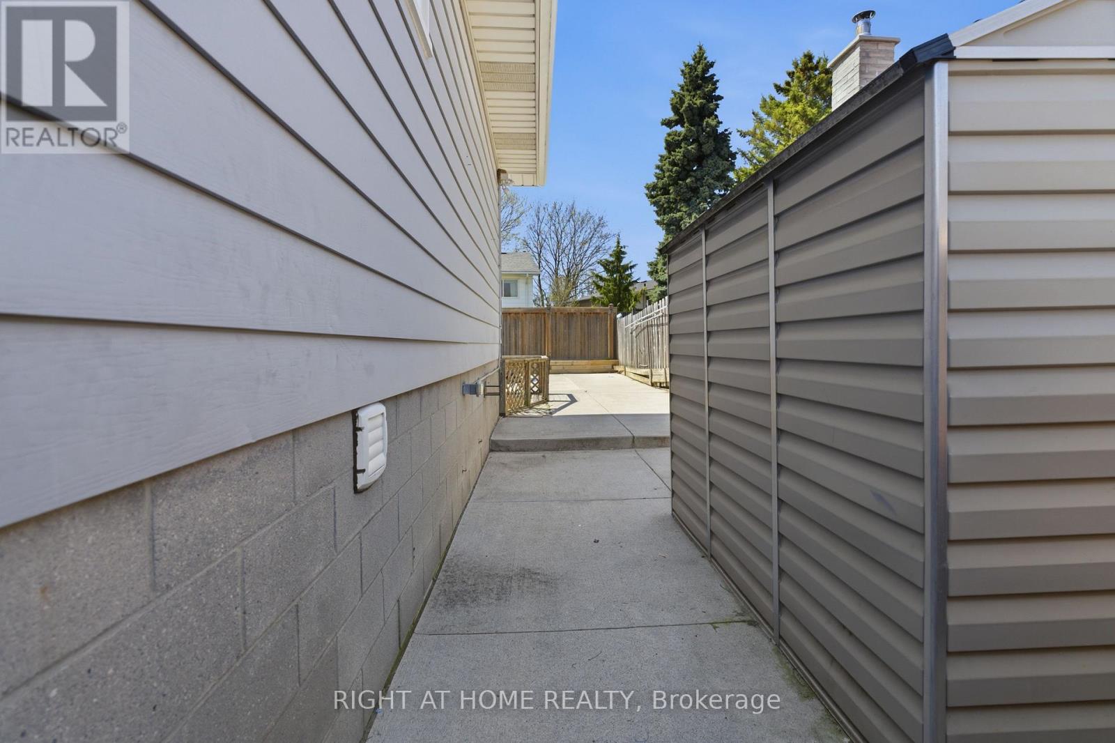341 REXFORD DRIVE - 43