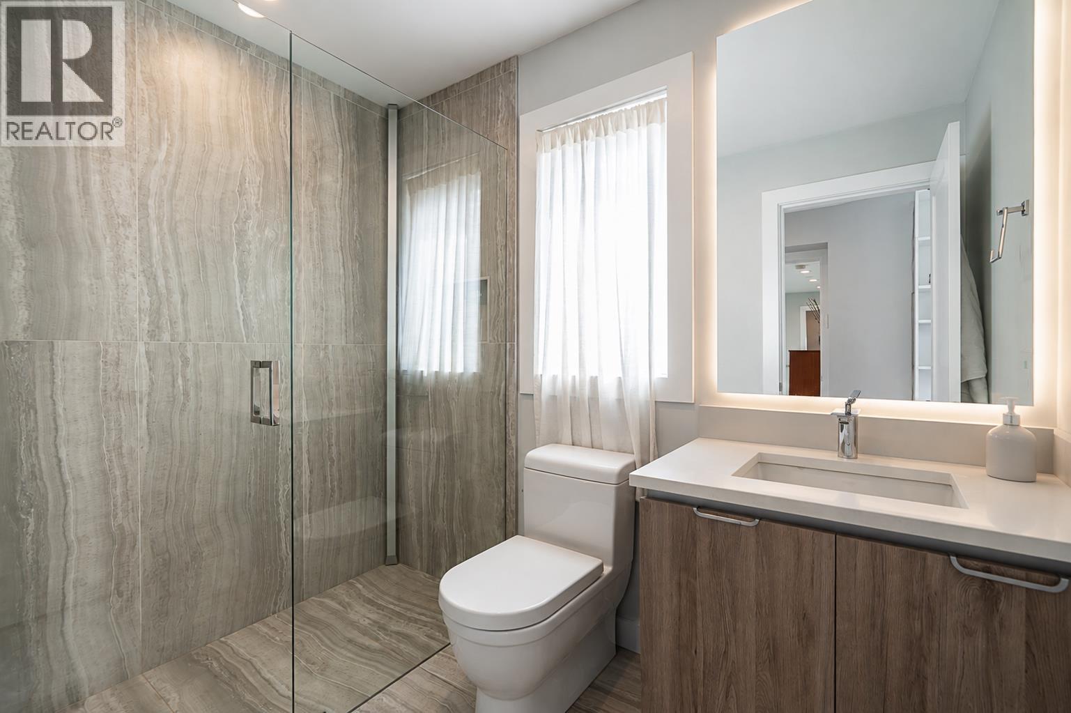 955 FOREST HILLS DRIVE, North Vancouver