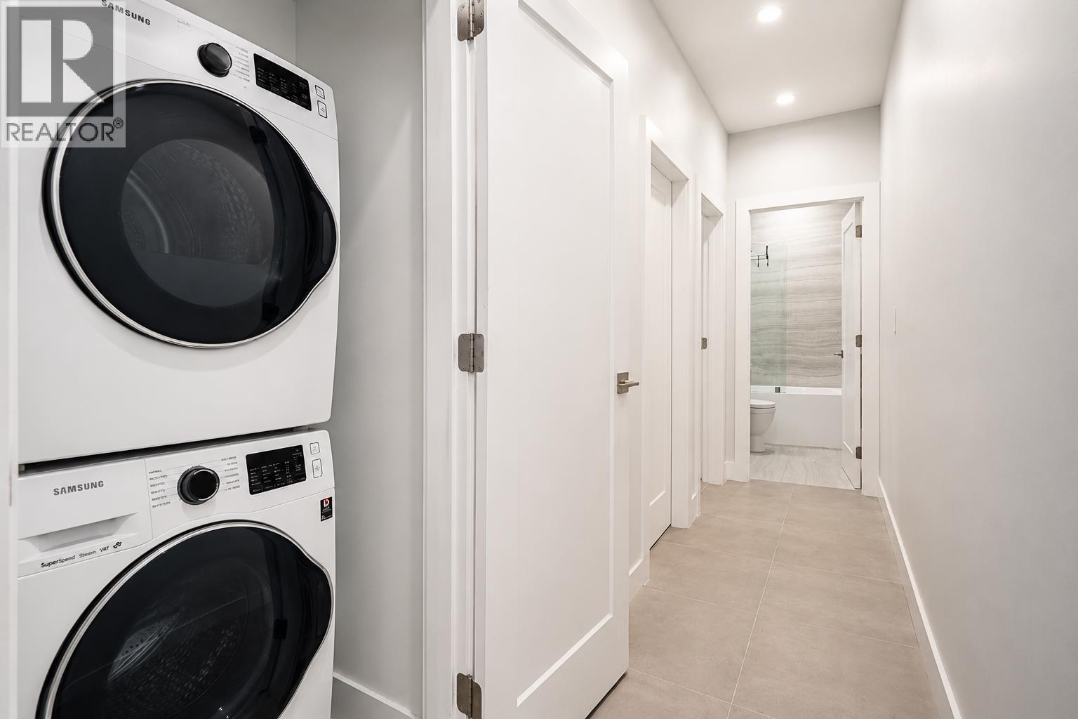 955 FOREST HILLS DRIVE, North Vancouver