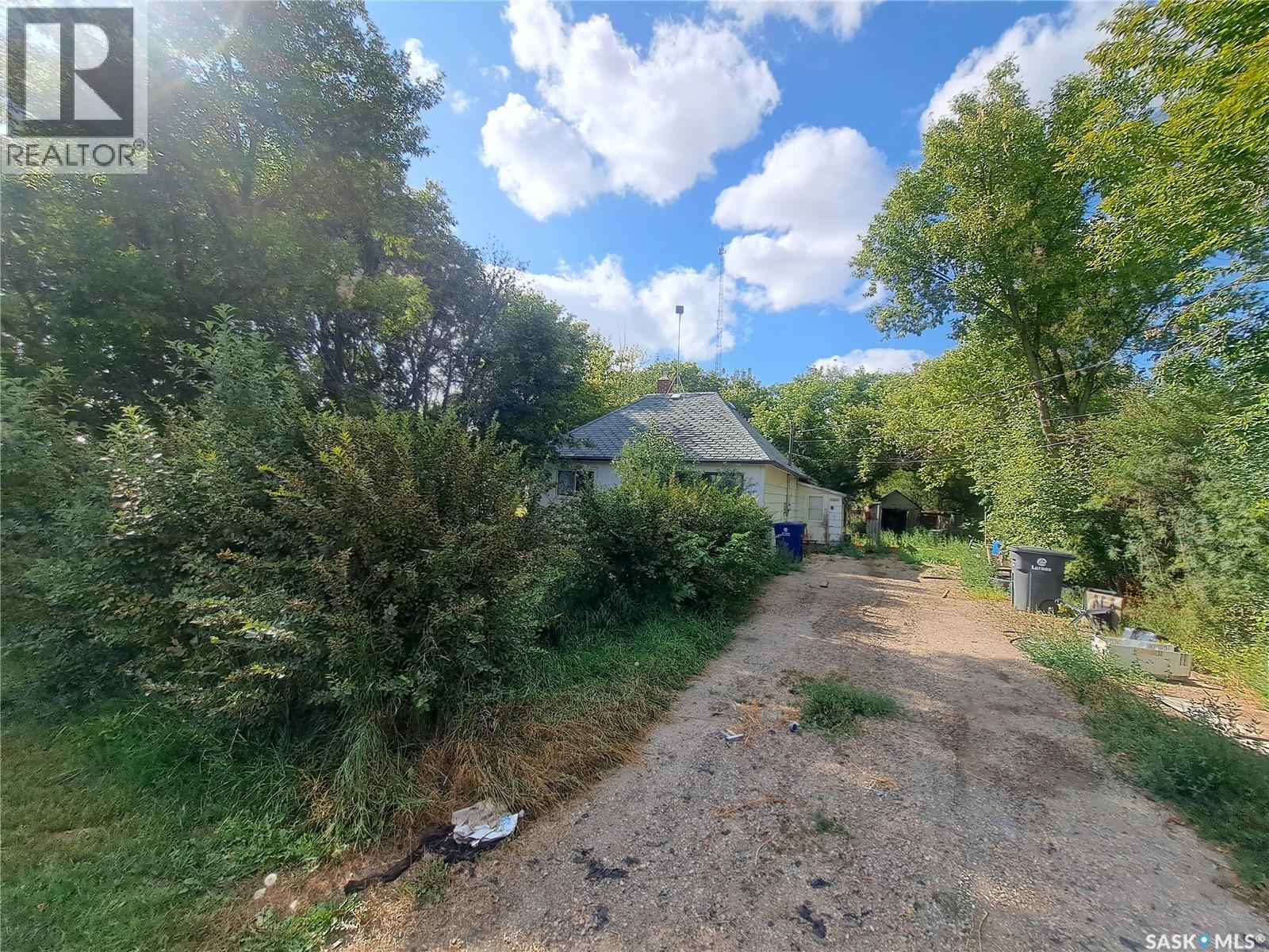 107 2nd AVENUE W