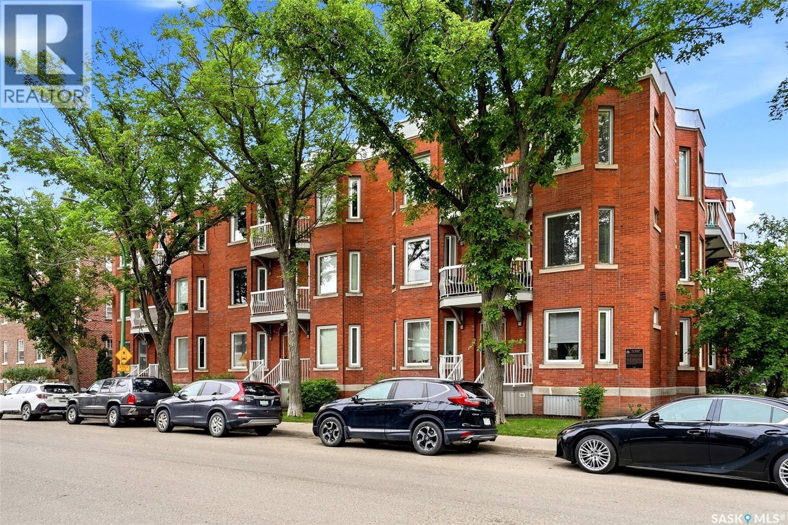 #305 2925 14th AVENUE - 1