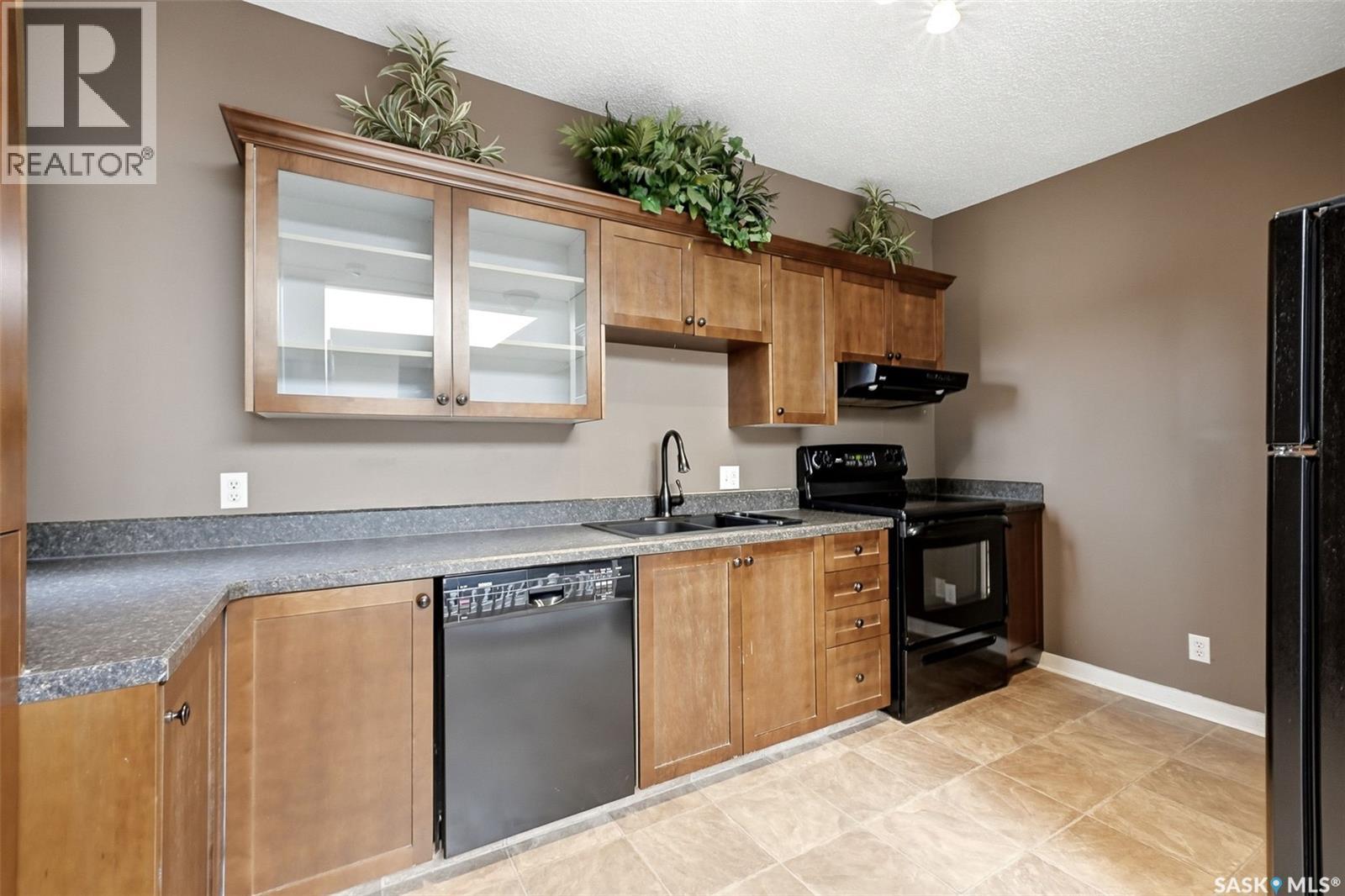 #305 2925 14th AVENUE - 10