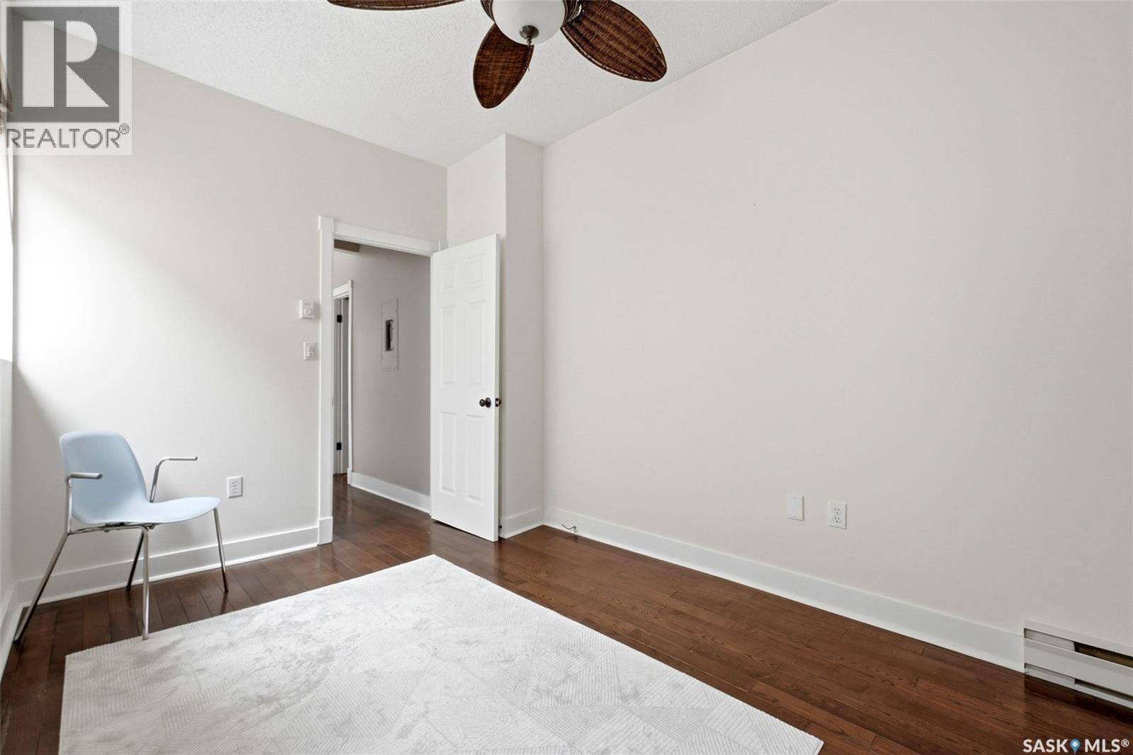 #305 2925 14th AVENUE - 27