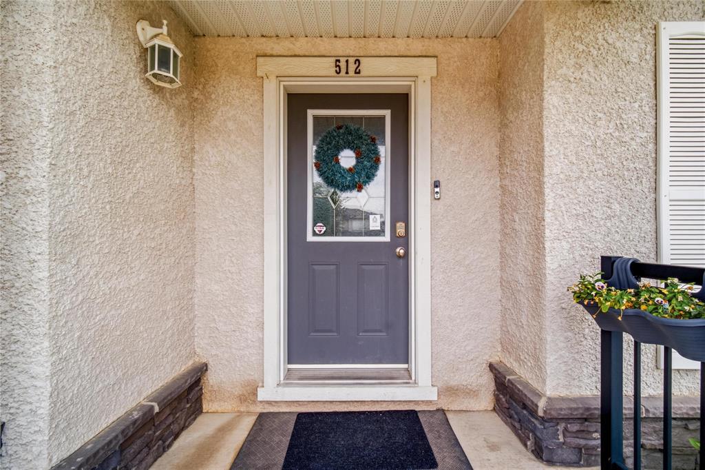 512 Bridgeland Drive North, Winnipeg, Manitoba, R3Y0H1, Winnipeg, Manitoba — photo 3 of 5