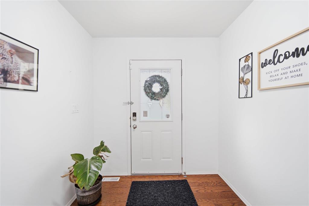 512 Bridgeland Drive North, Winnipeg, Manitoba, R3Y0H1, Winnipeg, Manitoba — photo 4 of 5