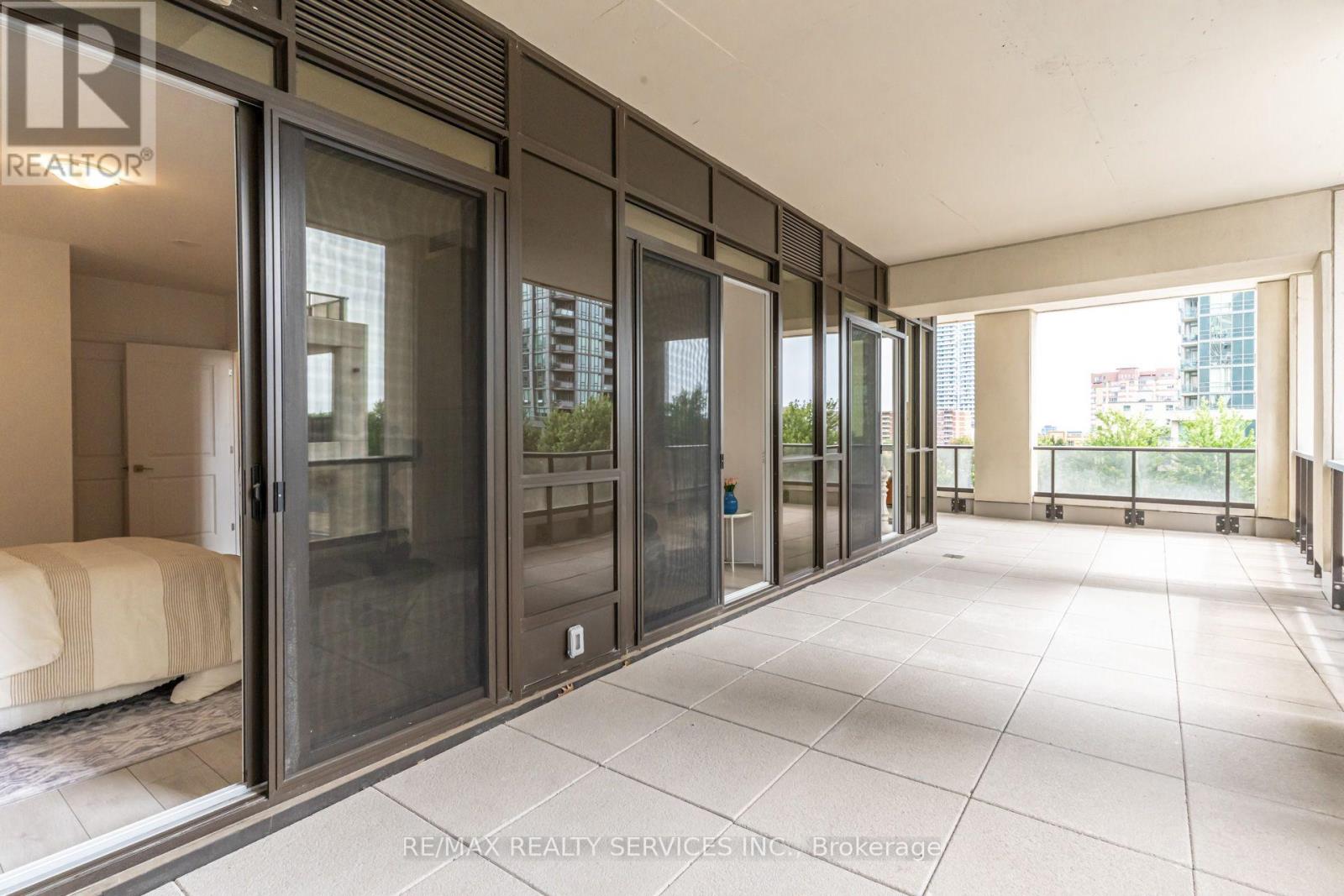 #308 30 ELM DRIVE W - Image 29