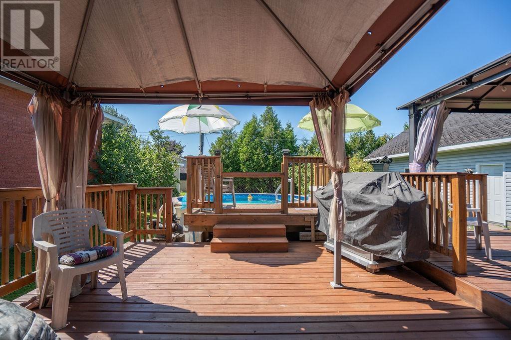 265 Borden AVE - Image 10