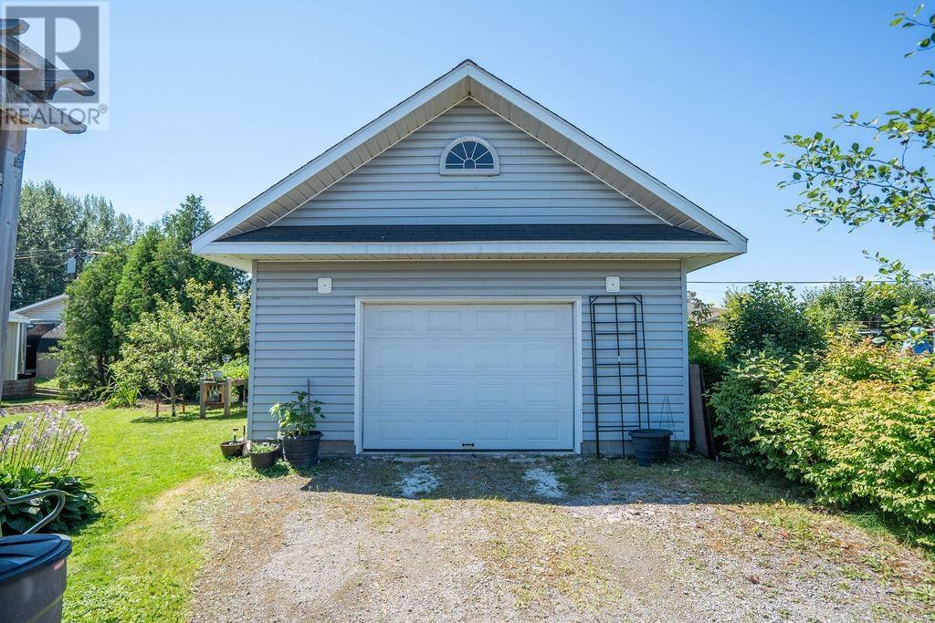 265 Borden AVE - 14