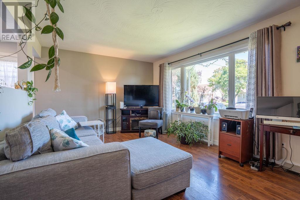 265 Borden AVE - 17
