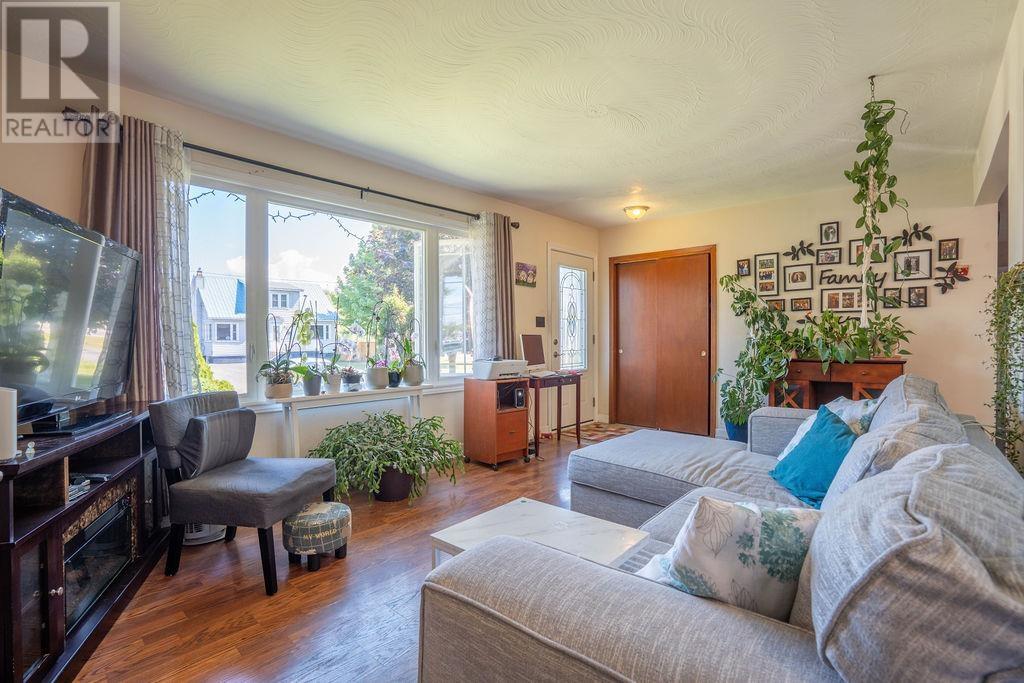 265 Borden AVE - Image 19