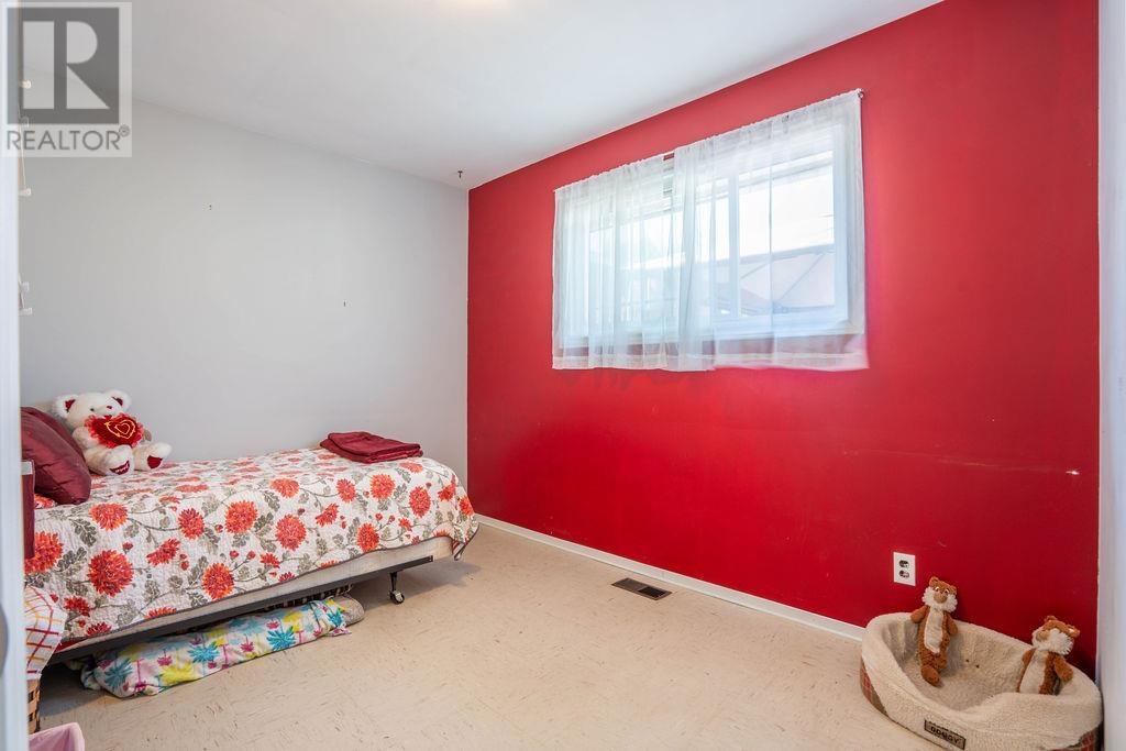 265 Borden AVE - Image 31