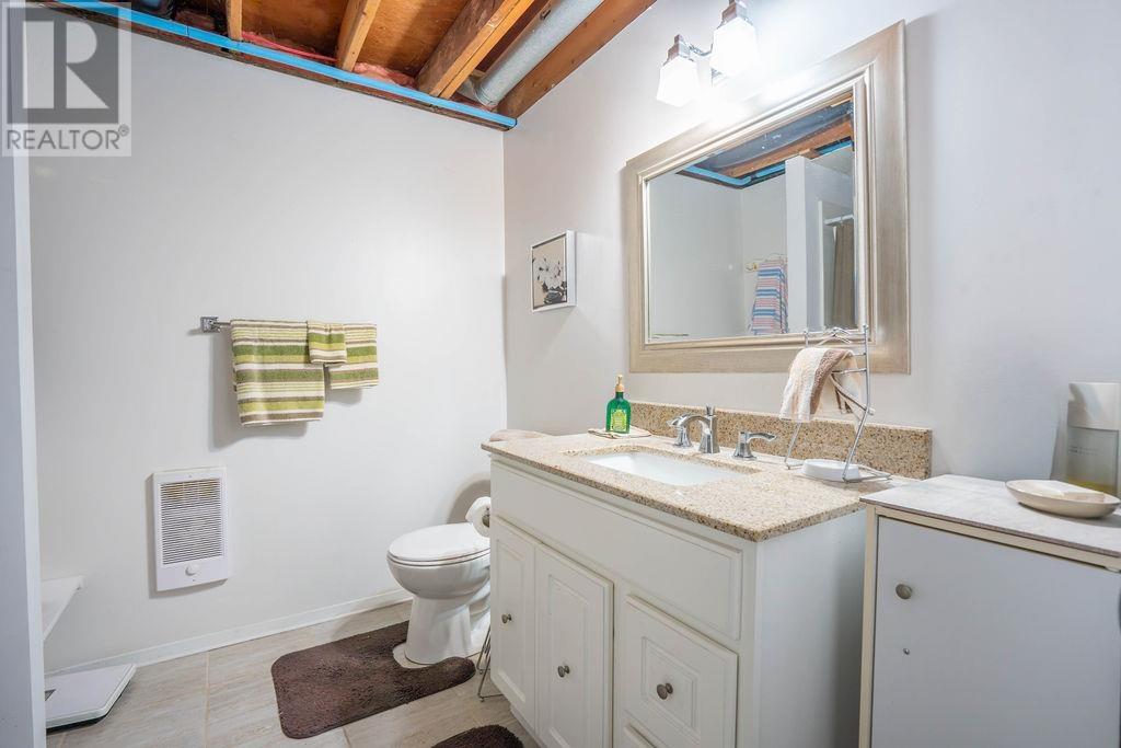 265 Borden AVE - Image 34