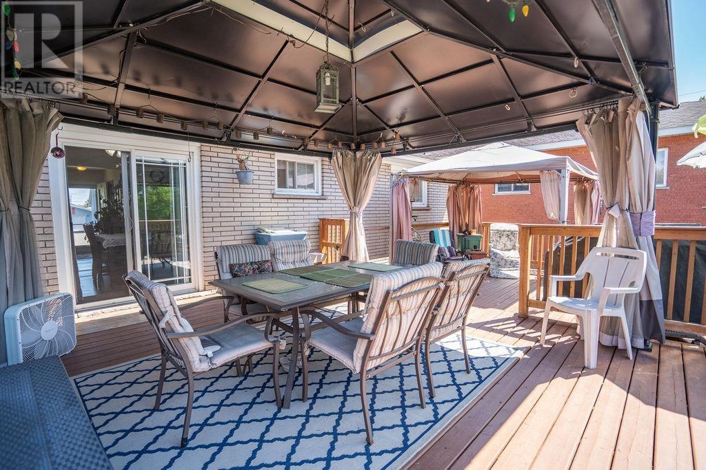 265 Borden AVE - Image 9