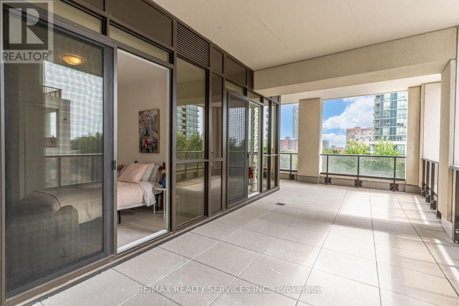 #308 30 ELM DRIVE W - Image 26