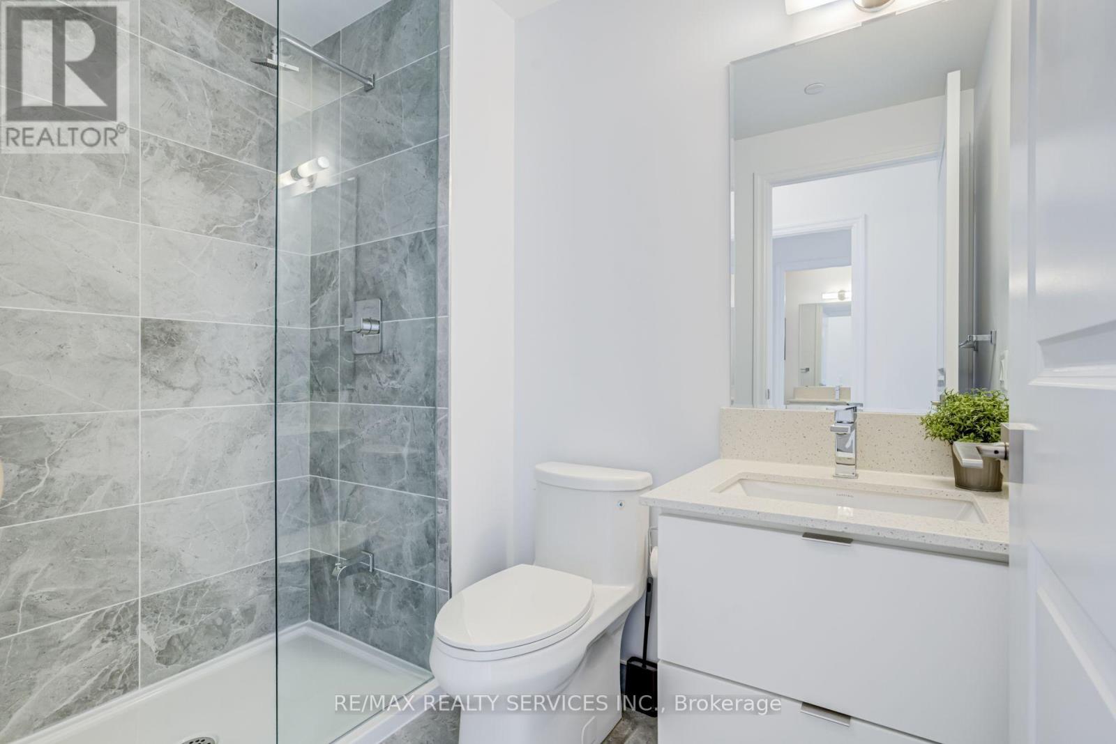 #308 30 ELM DRIVE W - 24