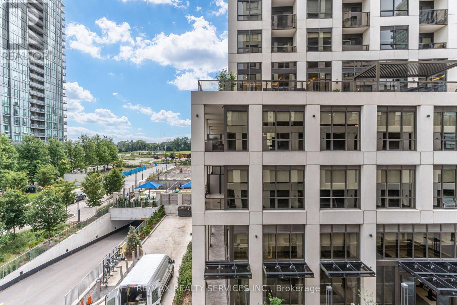 #308 30 ELM DRIVE W - 43