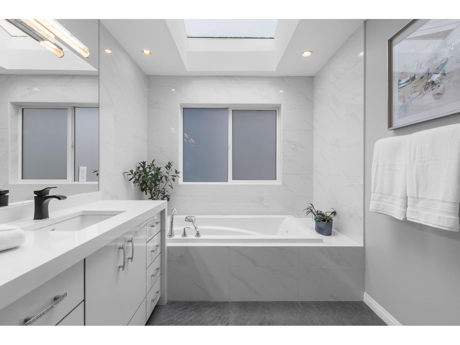 1170 DOLPHIN STREET, White Rock