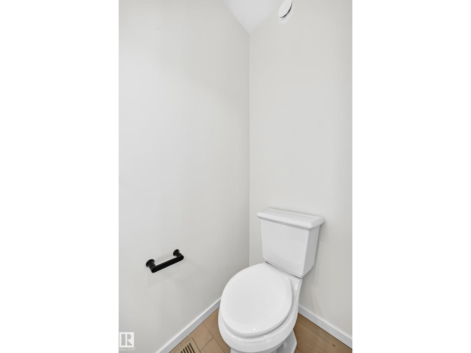 1512 205 ST NW - 24