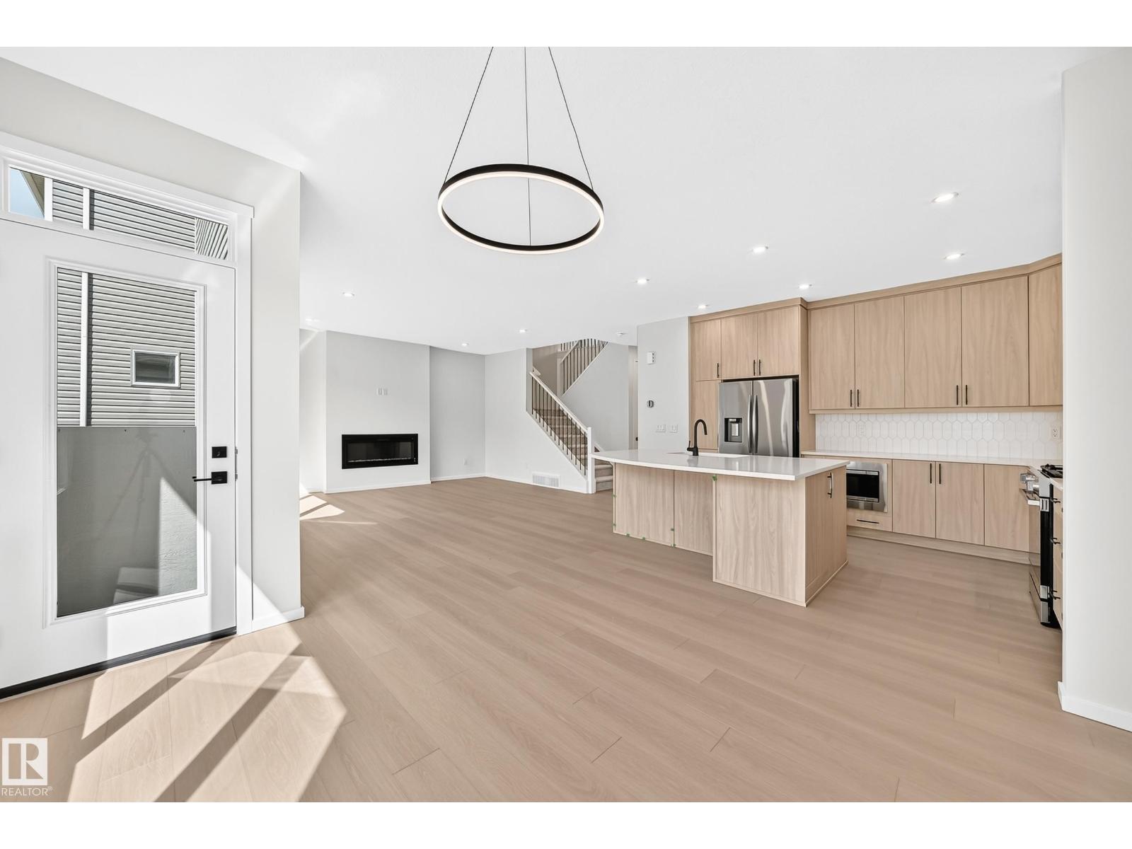 1512 205 ST NW - 16