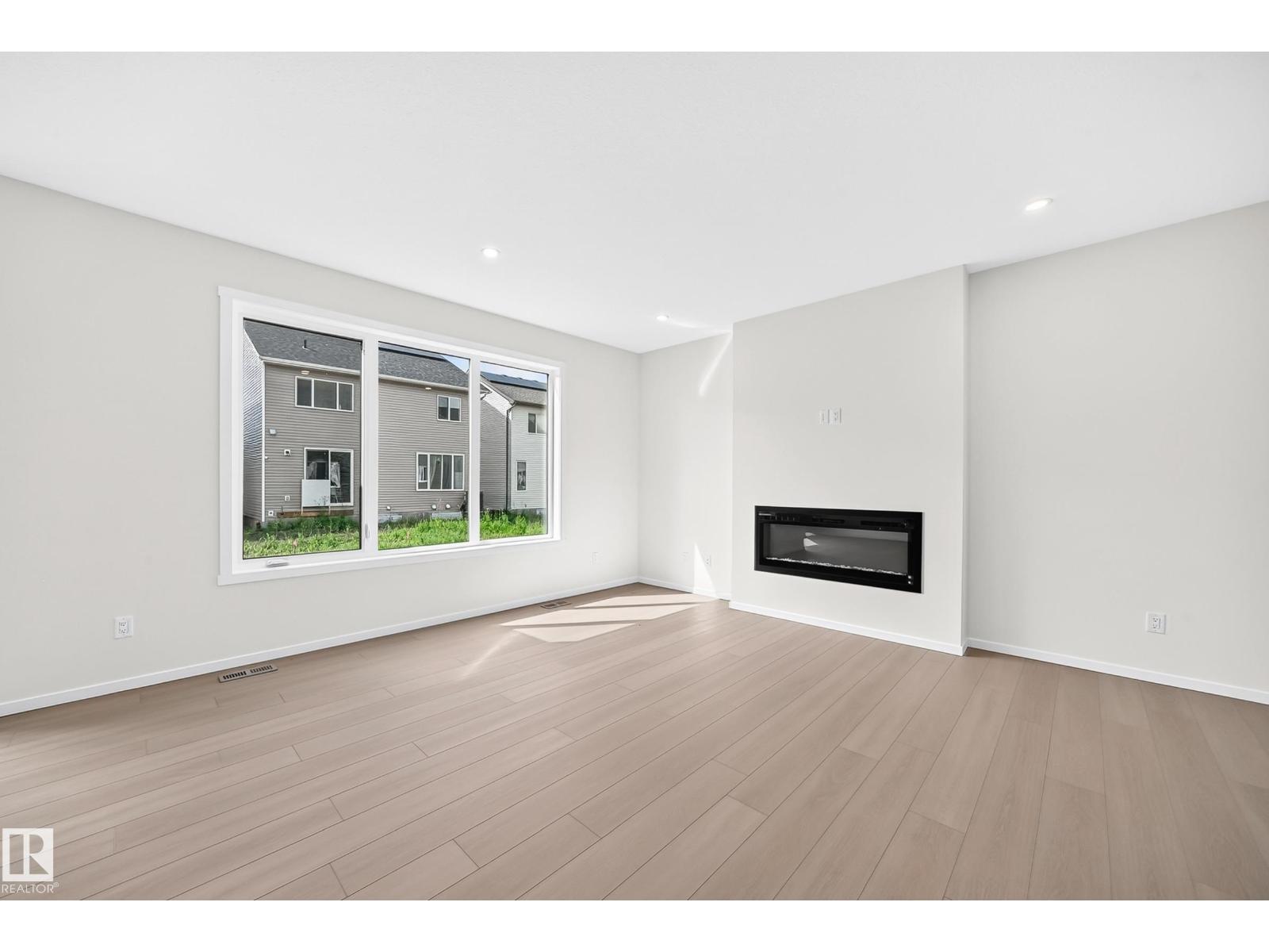 1512 205 ST NW - 17
