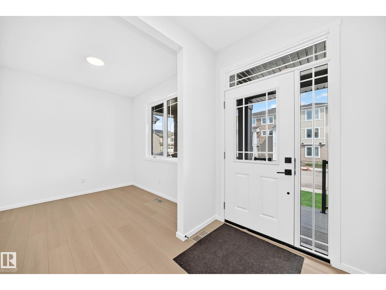 1512 205 St NW photo 4 — MLS® E4490051
