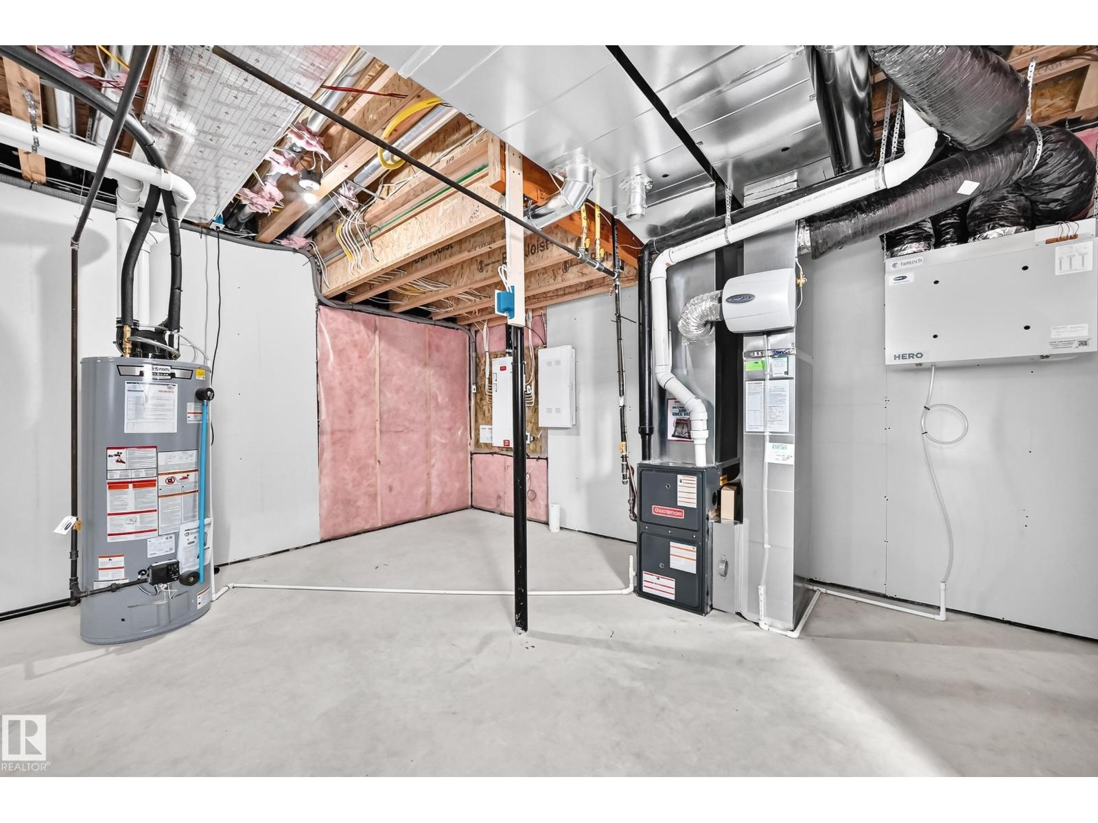 1512 205 ST NW - 60