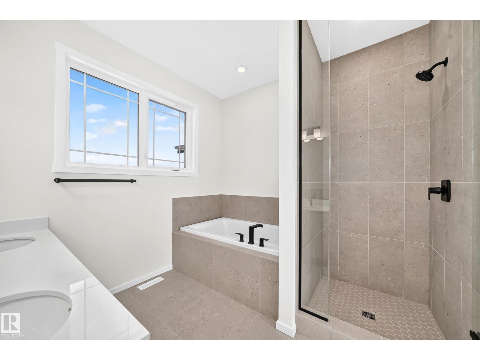 1512 205 ST NW - 34