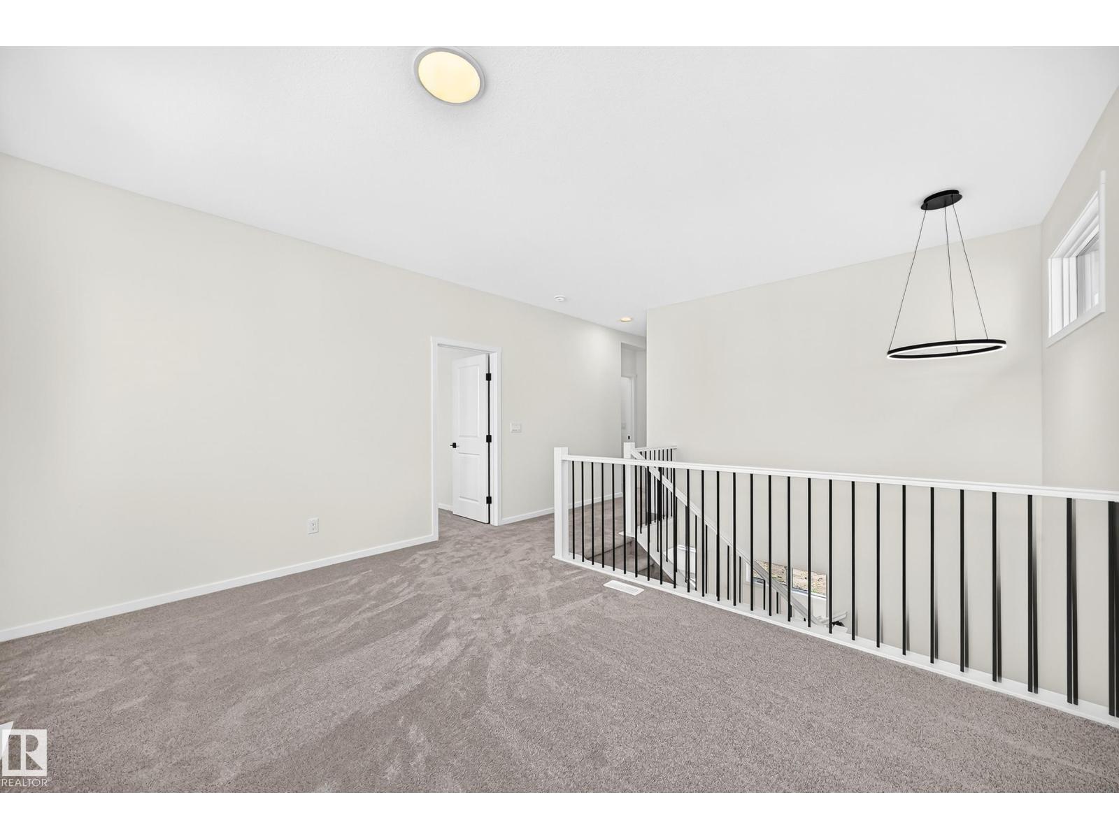 1512 205 ST NW - 50