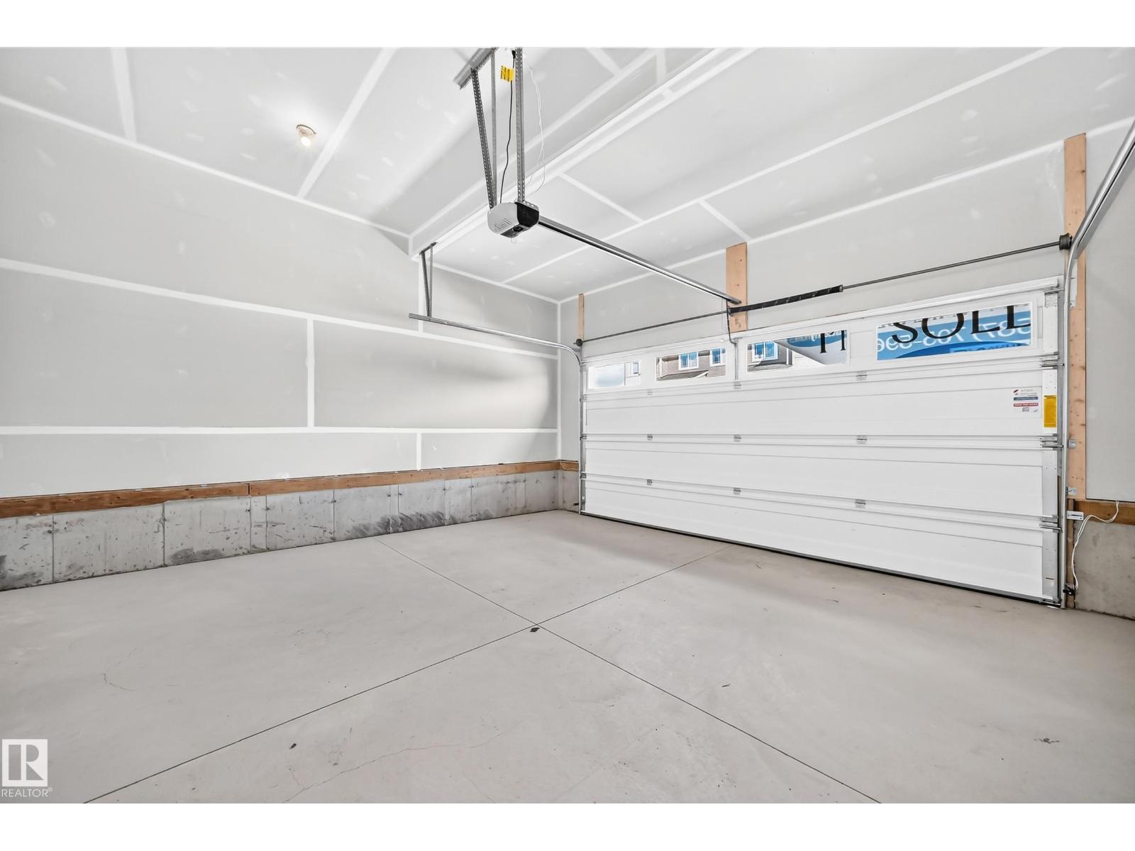 1512 205 ST NW - 62