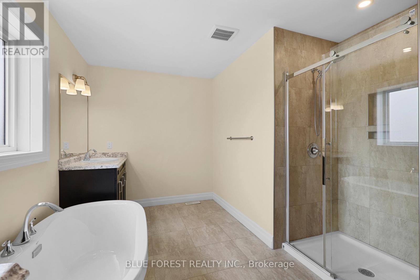 #177 1061 EAGLETRACE DRIVE - Image 34