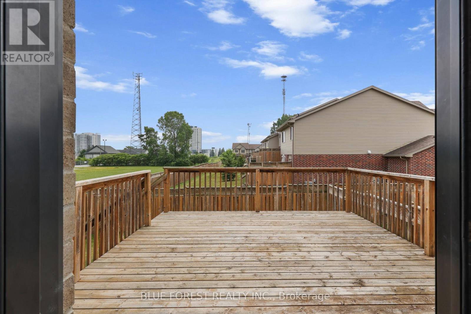 #177 1061 EAGLETRACE DRIVE - 38