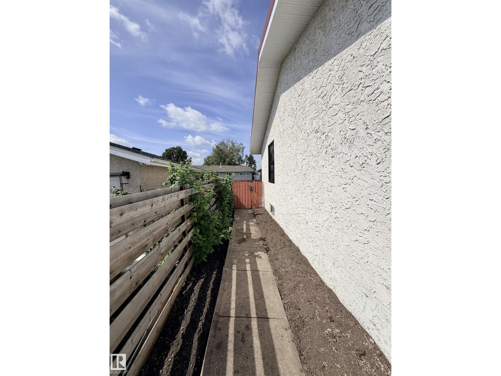 4422 45B ST - Image 39