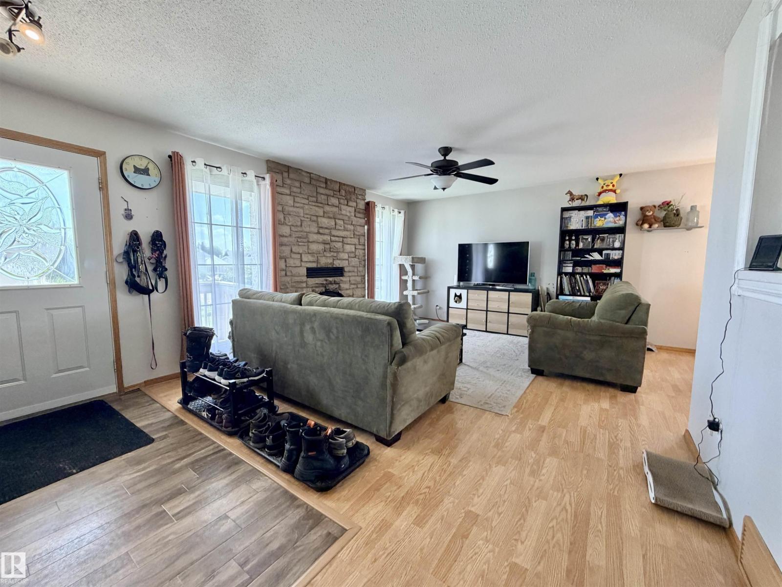 4422 45B ST - Image 6