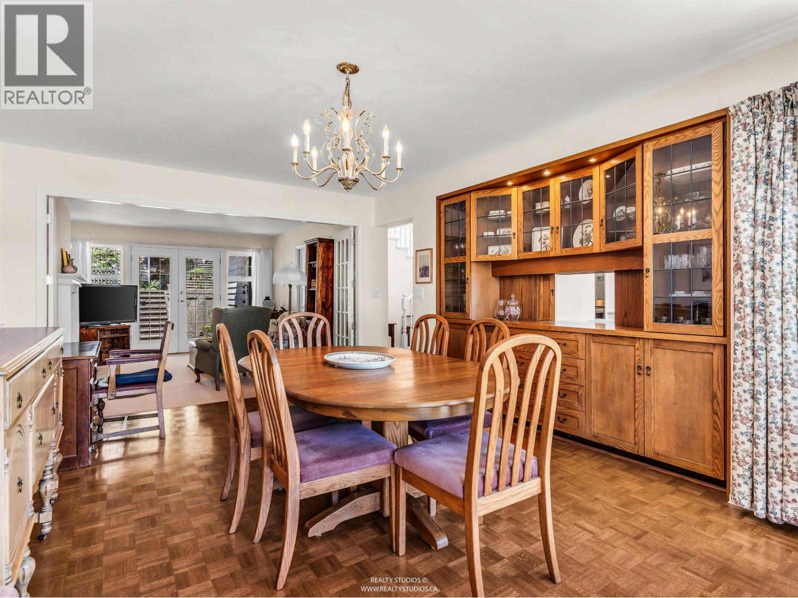 2558 PANORAMA DRIVE, North Vancouver