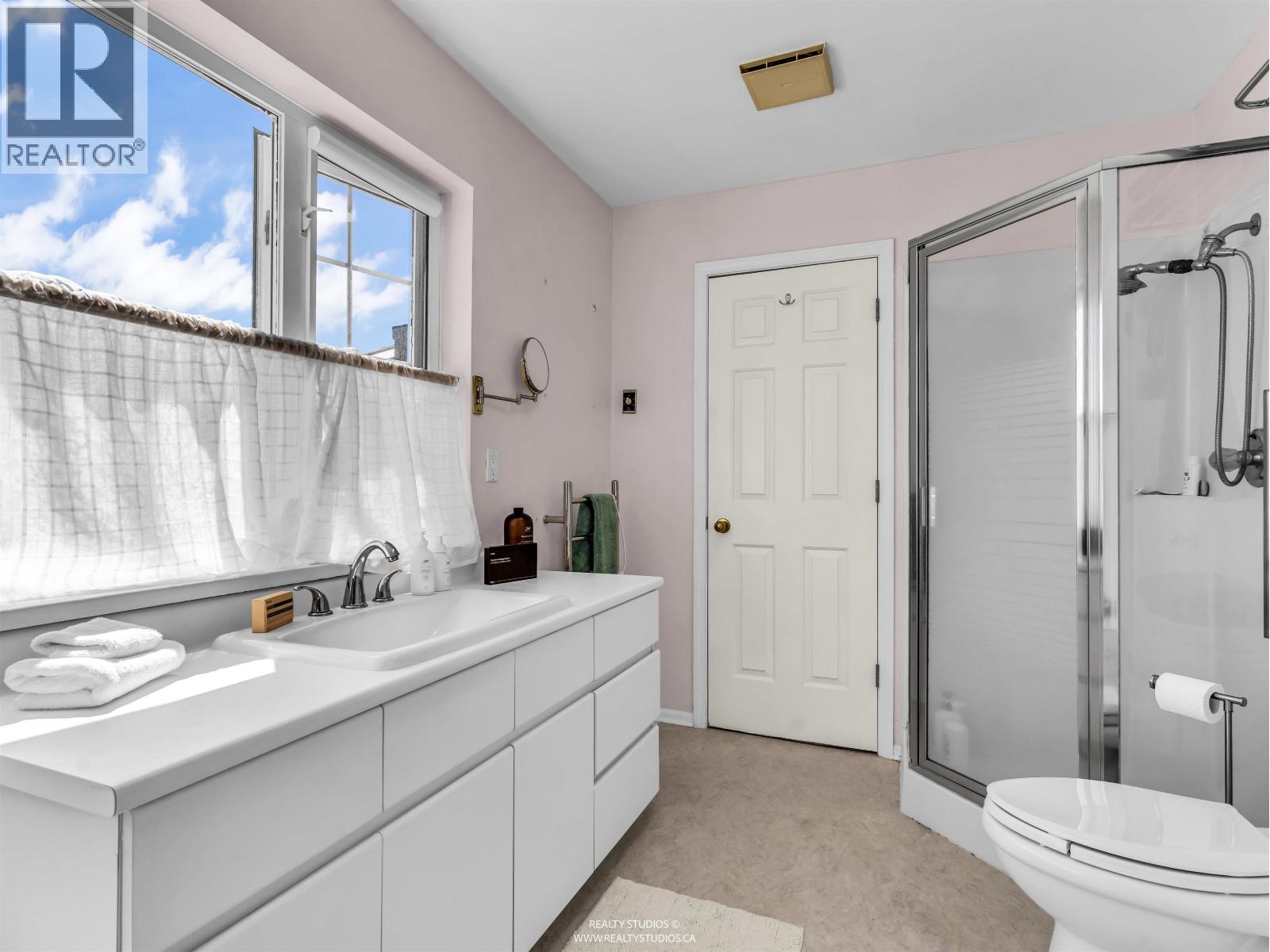 2558 PANORAMA DRIVE, North Vancouver