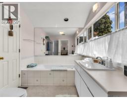 2558 Panorama Drive, North Vancouver, BC V7G1V5 Photo 26
