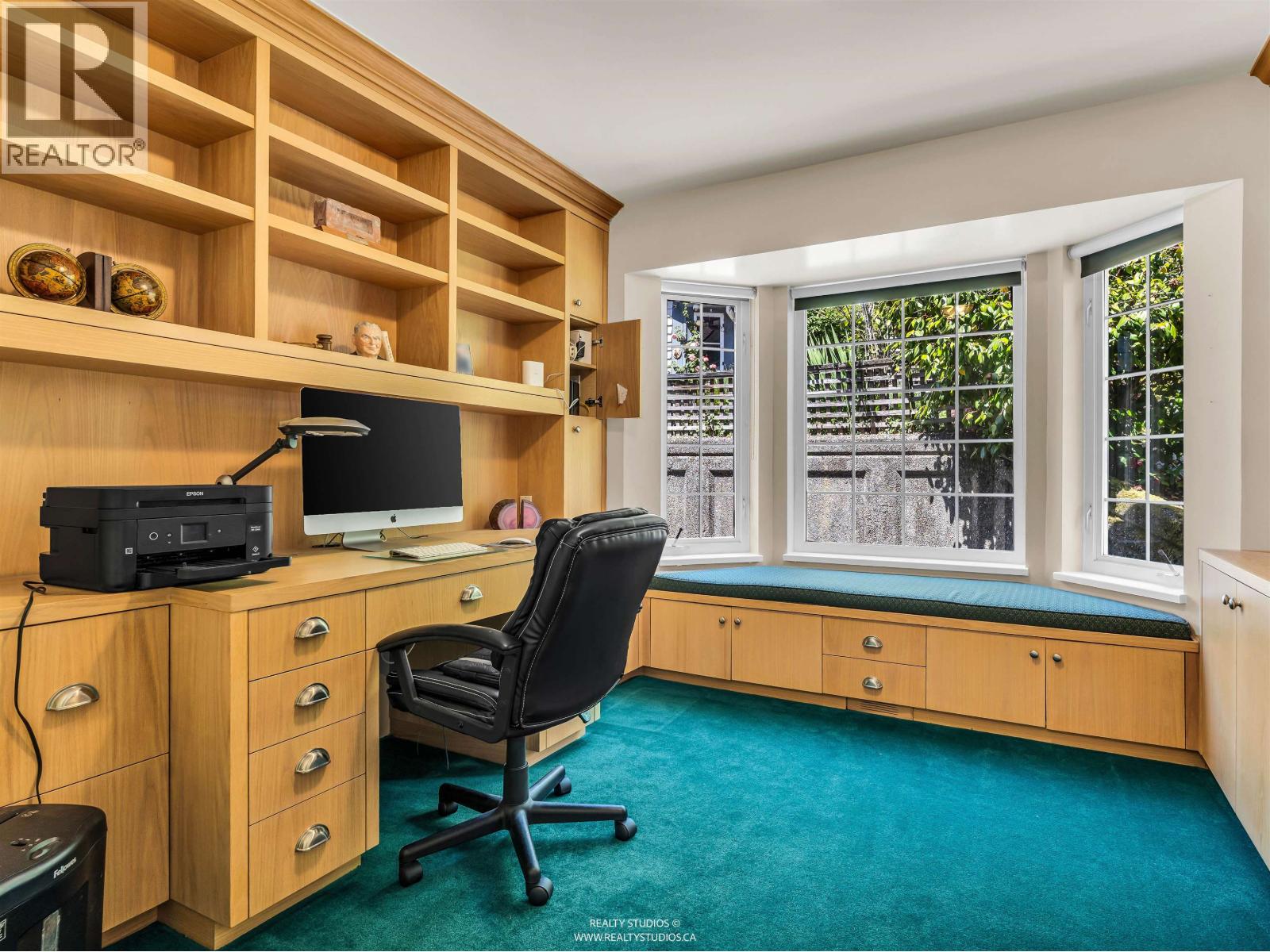2558 PANORAMA DRIVE, North Vancouver