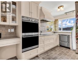 2558 Panorama Drive, North Vancouver, BC V7G1V5 Photo 28