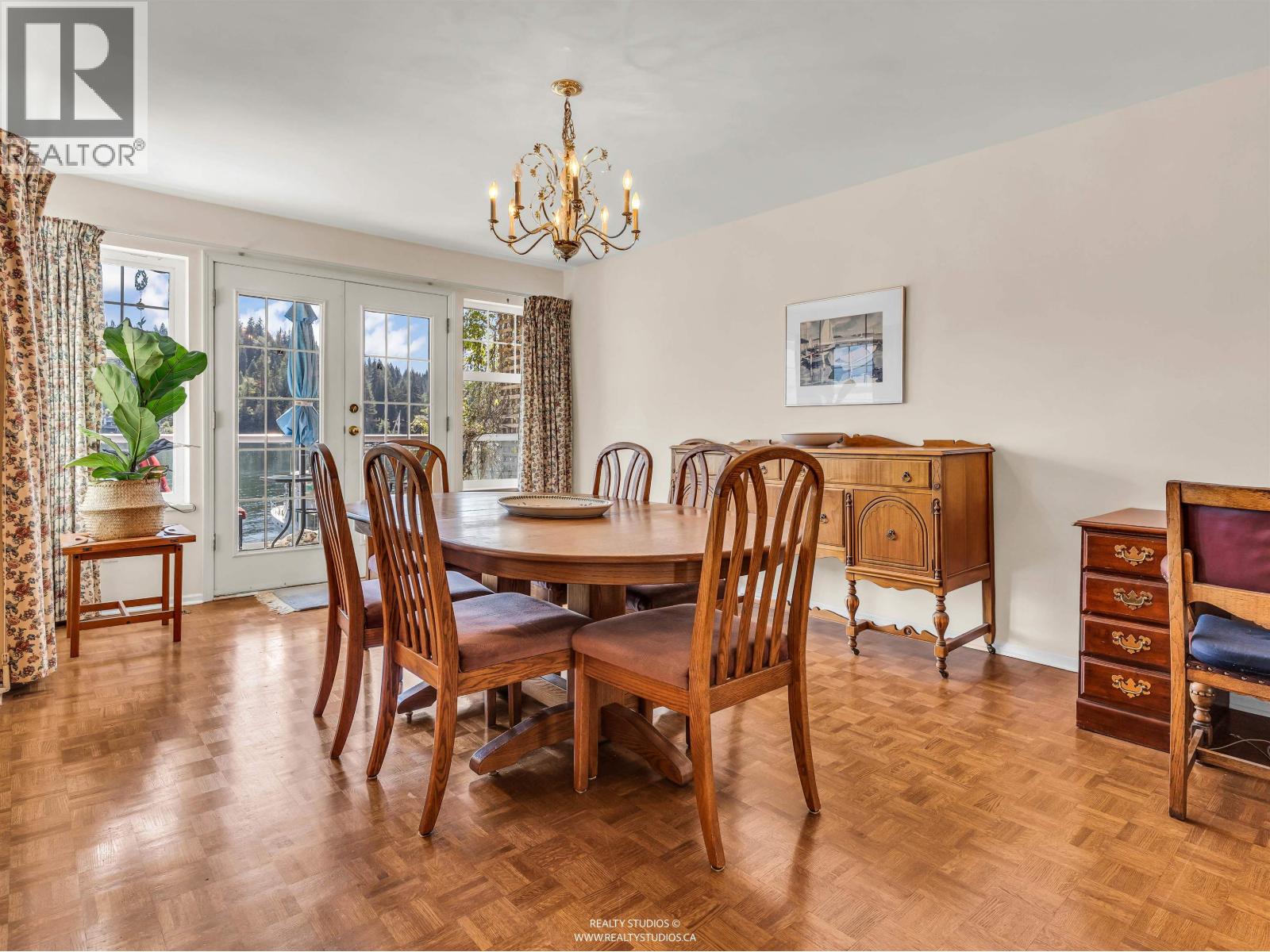 2558 PANORAMA DRIVE, North Vancouver