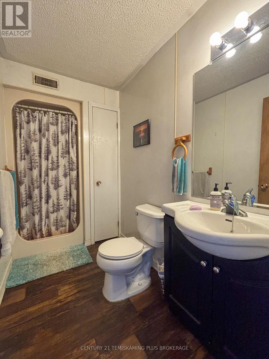 65 LAKESHORE AVENUE - Image 19