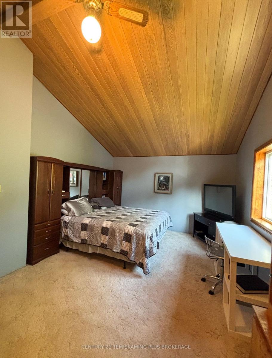 65 LAKESHORE AVENUE - 23