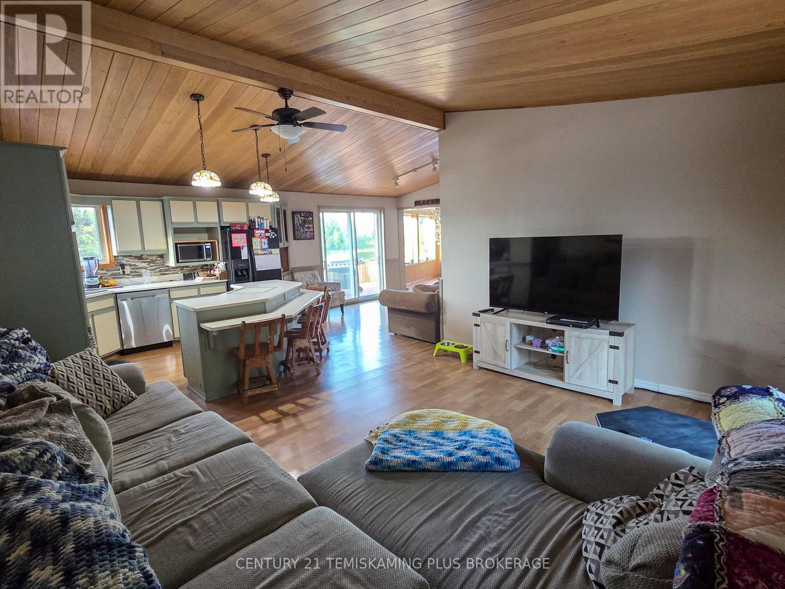 65 LAKESHORE AVENUE - 9