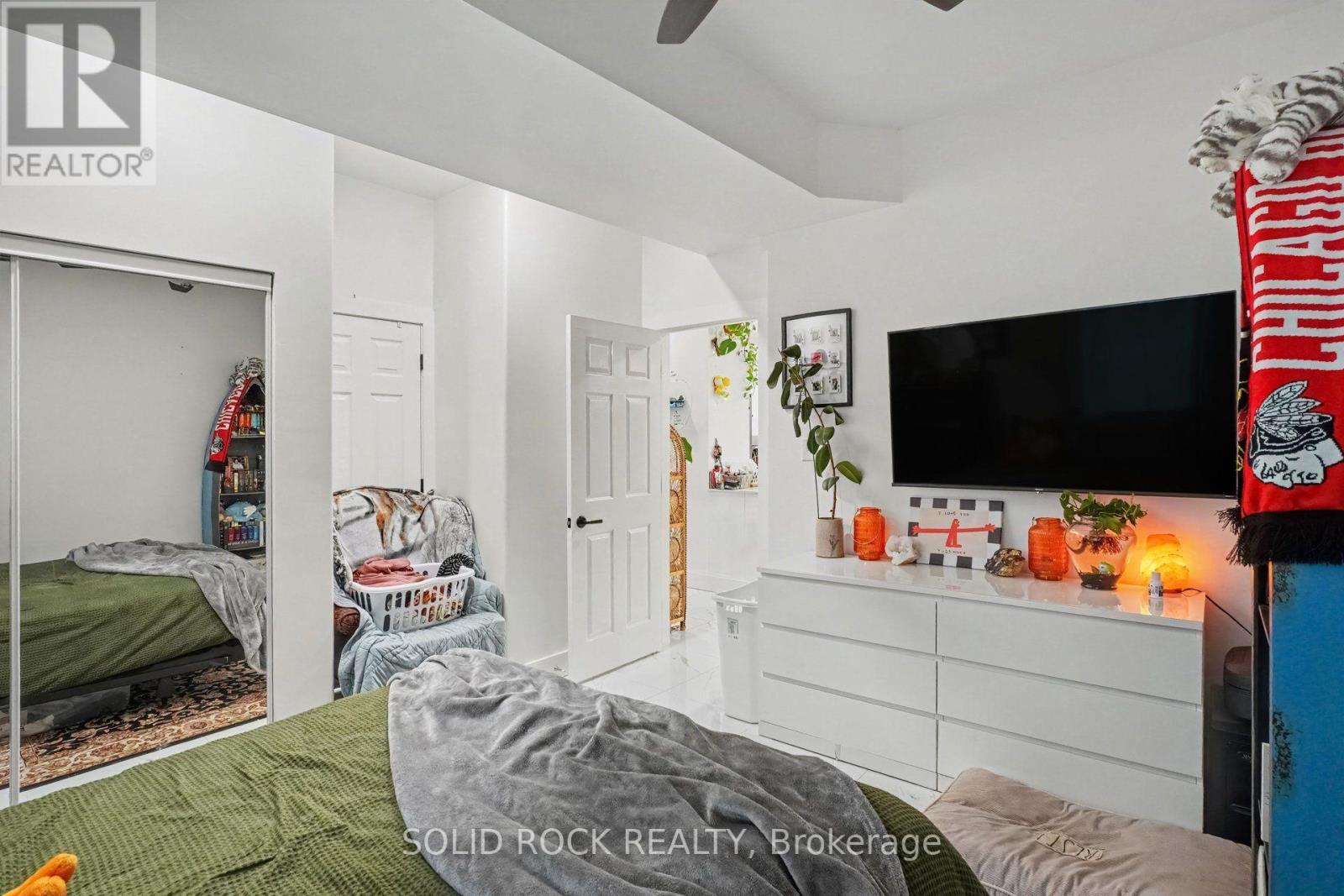 117 DRUMMOND STREET W - Image 11