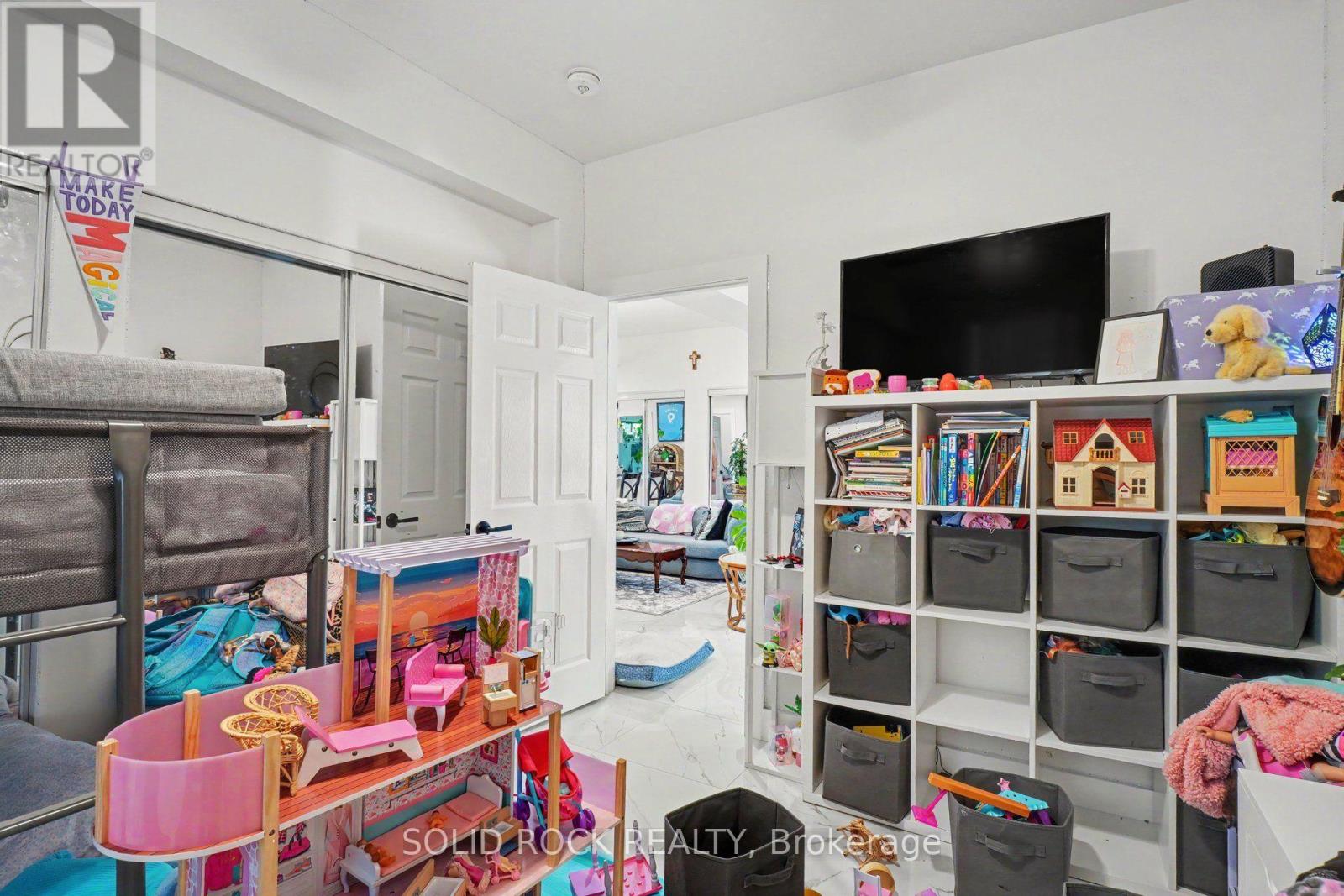 117 DRUMMOND STREET W - Image 12