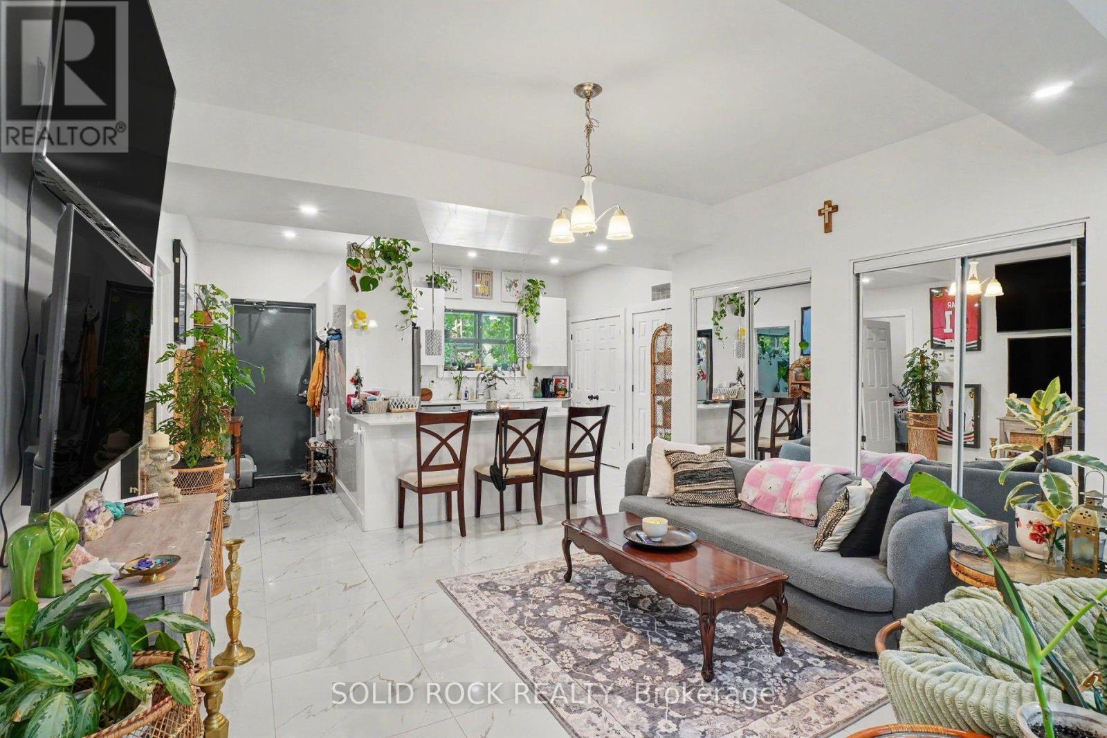 117 DRUMMOND STREET W - 7